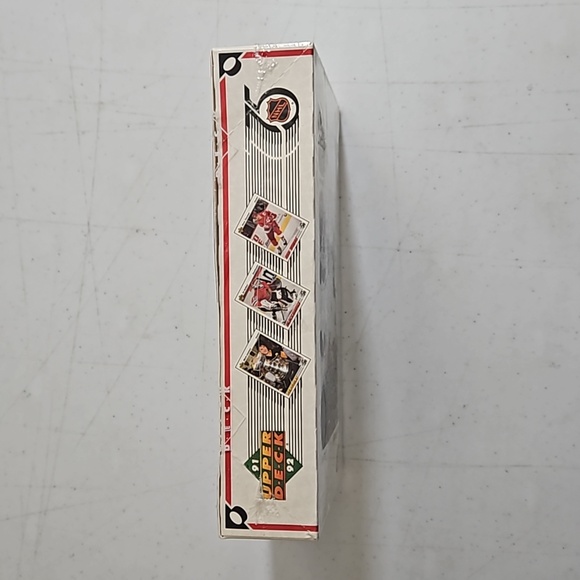 1991-92 Upper Deck Factory Sealed Hobby Box - Picture 5 of 6